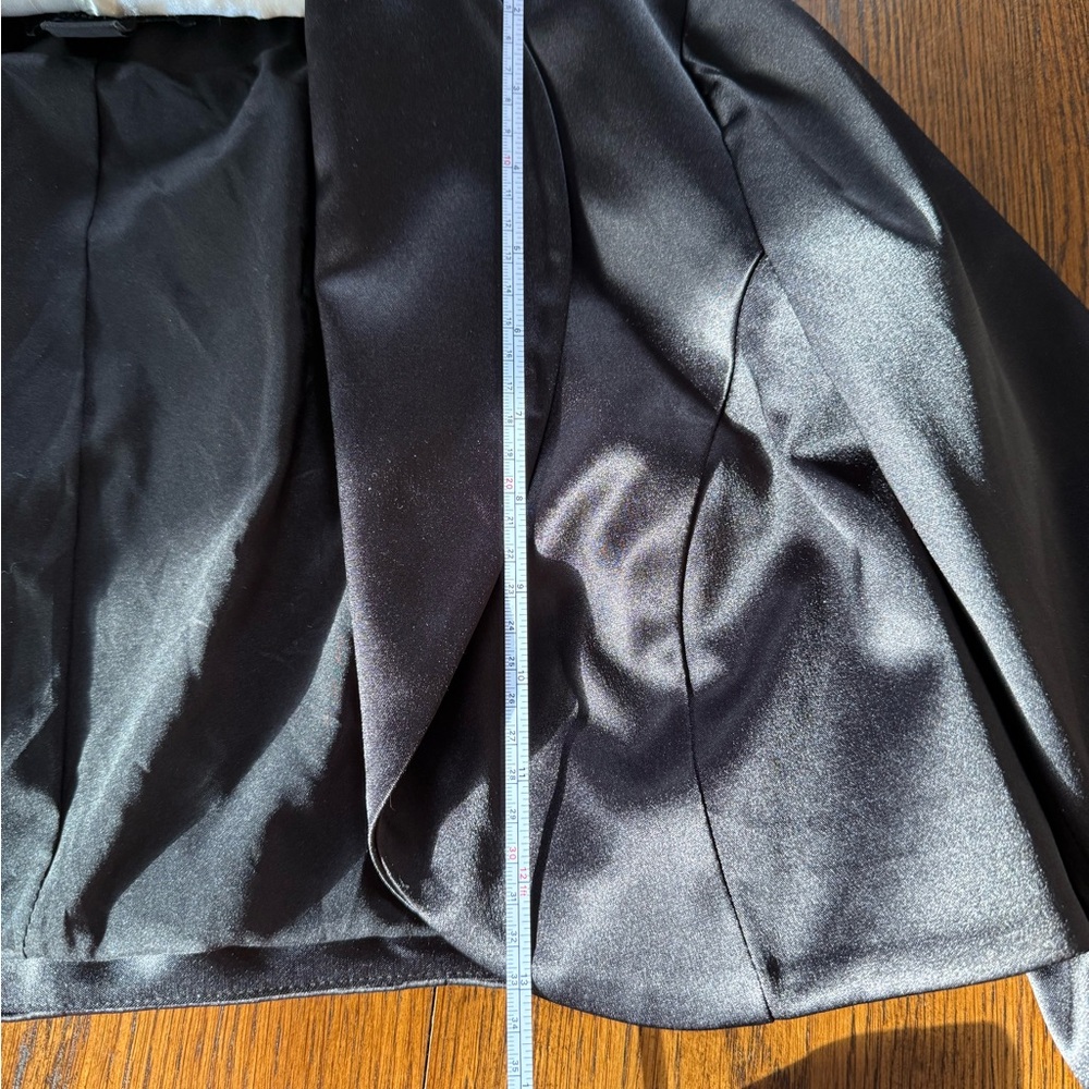 White House Black Market silk feel short jacket perfect for evening gown wear M - Picture 4 of 9
